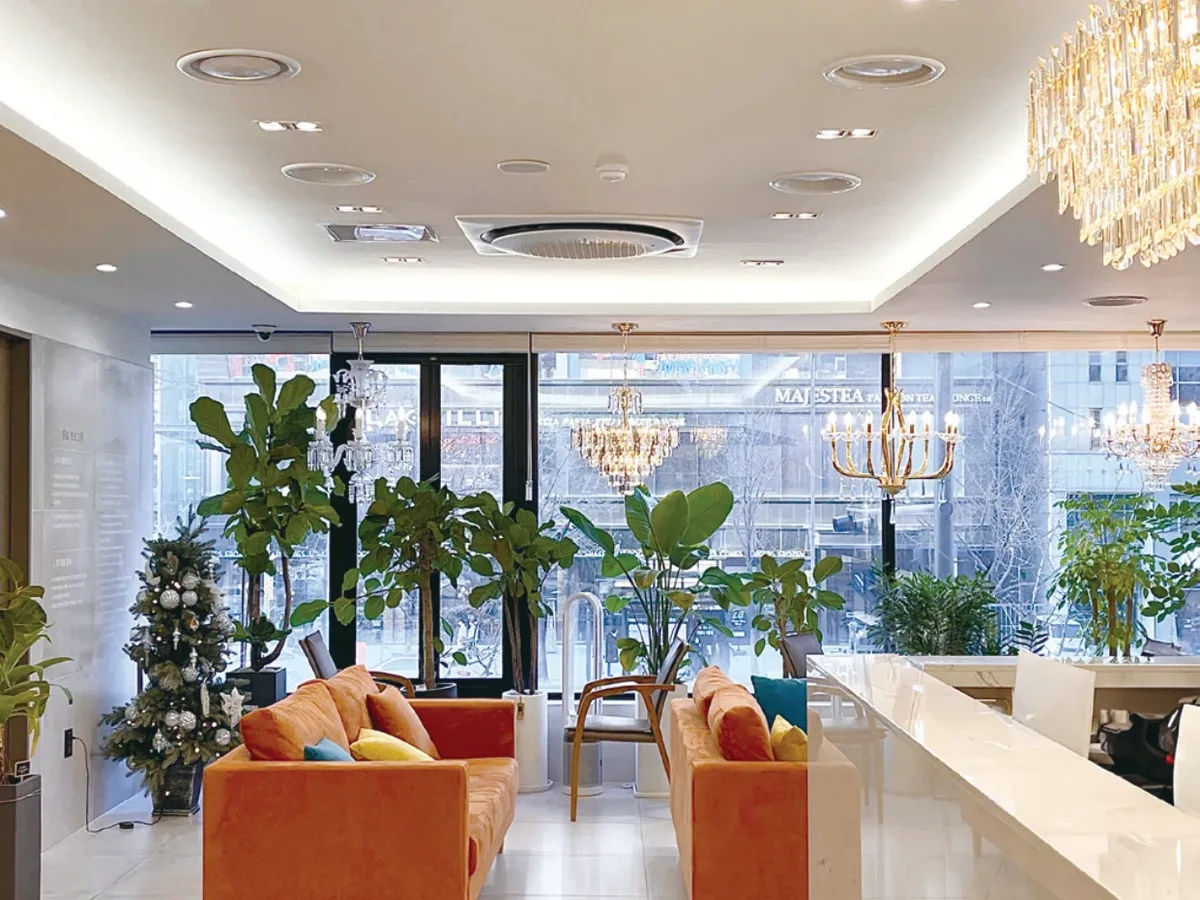 Waiting lounge (2F)